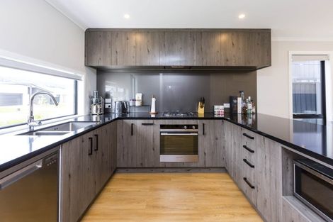 Photo of property in 18 Cynisca Crescent, Wallaceville, Upper Hutt, 5018