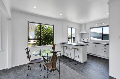 Photo of property in 80 Gisborne Terrace, Opunake, 4616