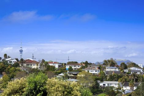 Photo of property in 2/41 Monarch Avenue, Hillcrest, Auckland, 0627
