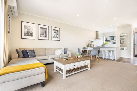 Photo of property in 9s Clearwater Cove, West Harbour, Auckland, 0618