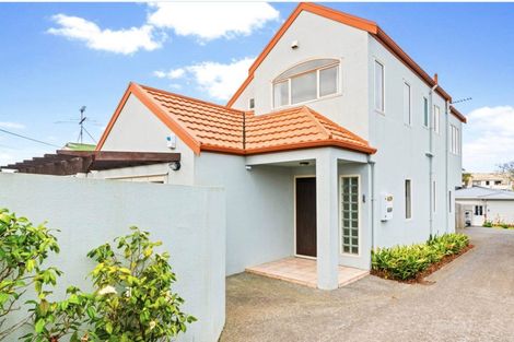 Photo of property in 2/6 Nile Road, Milford, Auckland, 0620