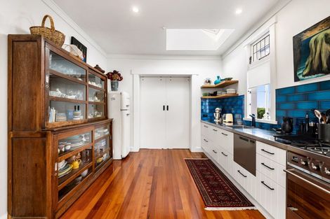 Photo of property in 14 Corry Avenue, Bluff Hill, Napier, 4110