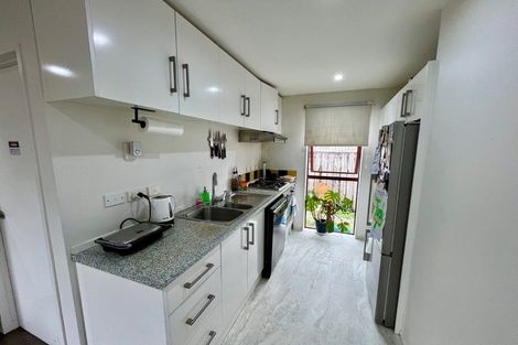 Photo of property in 57 Woodbank Drive, Glen Eden, Auckland, 0602