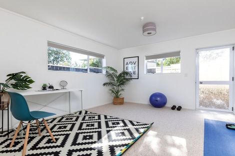 Photo of property in 8b Whiteley Street, Moturoa, New Plymouth, 4310