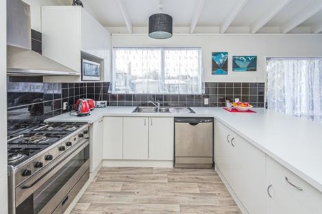 Photo of property in 2 Photinia Place, Aramoho, Whanganui, 4500