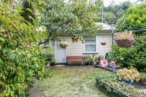 Photo of property in 17 Chaucer Road, Hospital Hill, Napier, 4110