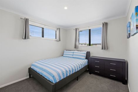 Photo of property in 11 Discovery Place, Marfell, New Plymouth, 4310