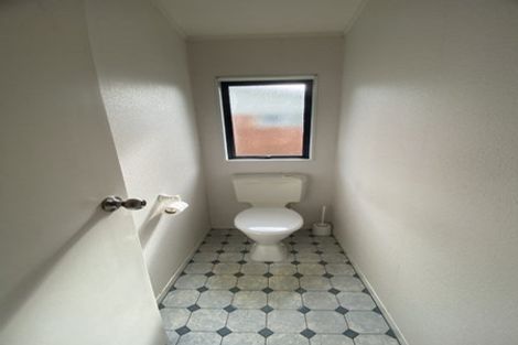 Photo of property in 9 Bridge Avenue, Te Atatu South, Auckland, 0610