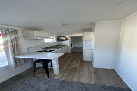 Photo of property in 71 Golf Road, New Lynn, Auckland, 0600