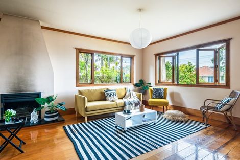 Photo of property in 9 Merani Street, Narrow Neck, Auckland, 0622