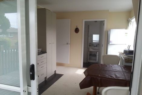 Photo of property in 11 Cobblestone Lane, Hillcrest, Auckland, 0627