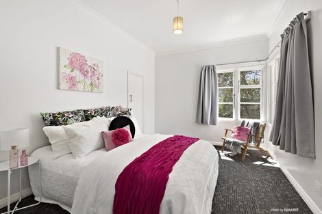 Photo of property in 122 The Parade, Island Bay, Wellington, 6023