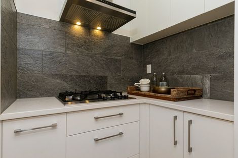 Photo of property in 144 East Coast Road, Forrest Hill, Auckland, 0620