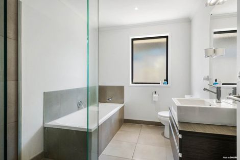 Photo of property in 16 Arbors Track, Silverdale, 0932