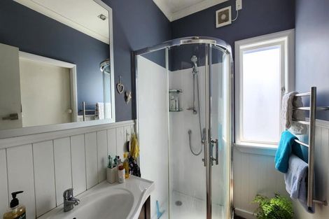 Photo of property in 104 Nicholson Road, Khandallah, Wellington, 6035