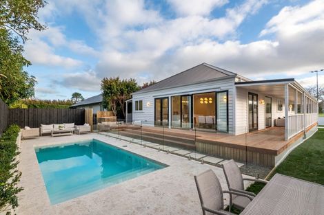 Photo of property in 15 Edward Street, Riverhead, 0820