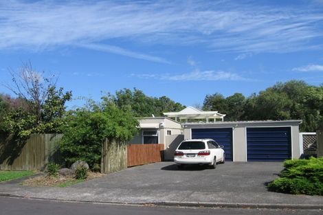 Photo of property in 1 Pokapu Street, Titirangi, Auckland, 0600