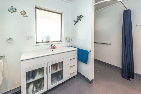 Photo of property in 18 Swinbourne Street, Waverley, 4510