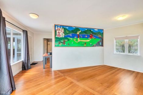 Photo of property in 2/64 Browns Bay Road, Rothesay Bay, Auckland, 0630