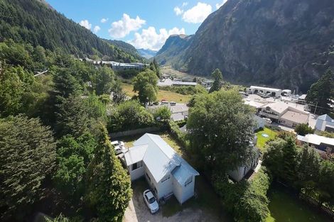 Photo of property in 22 Bowen Street, Queenstown, 9300