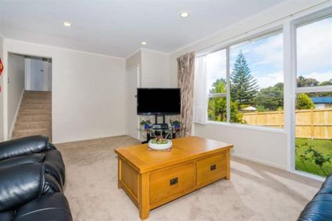 Photo of property in 34 Easton Park Parade, Glenfield, Auckland, 0629