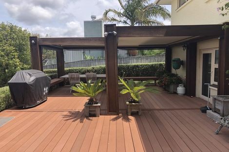 Photo of property in 8 Garmons Way, Castor Bay, Auckland, 0620