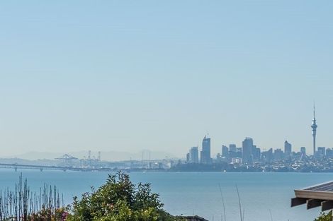 Photo of property in 157 Luckens Road, West Harbour, Auckland, 0618