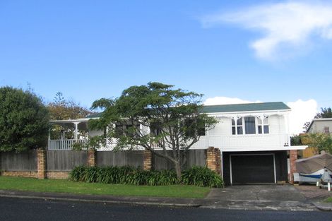Photo of property in 2/2 Waller Avenue, Bucklands Beach, Auckland, 2012
