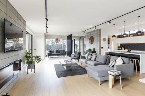 Photo of property in 10 Laly Haddon Place, Matakana, 0985