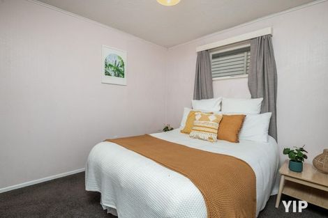 Photo of property in 48 Kenmore Street, Newlands, Wellington, 6037