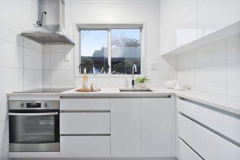 Photo of property in 2/43 Rimu Street, New Lynn, Auckland, 0600