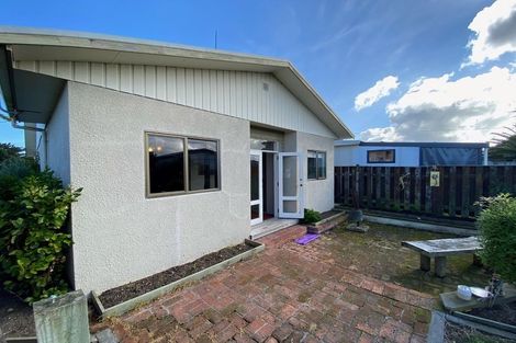 Photo of property in 10 Seafront Road, Castlecliff, Whanganui, 4501