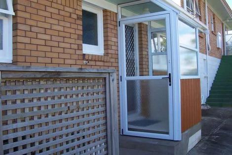 Photo of property in 2/11 Wicklow Road, Narrow Neck, Auckland, 0622