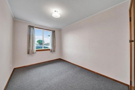 Photo of property in 8 Bone Crescent, Hawera, 4610