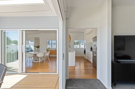 Photo of property in 12 Kowhai Street, Strandon, New Plymouth, 4312