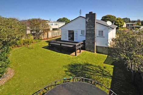 Photo of property in 1 Netherlands Avenue, Kelston, Auckland, 0602