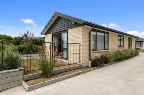 Photo of property in 8 Savage Crescent, Upper Hutt Central, Upper Hutt, 5018
