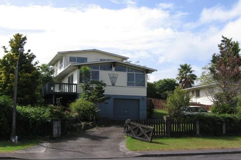 Photo of property in 18 Pankhurst Place, Sunnyvale, Auckland, 0612