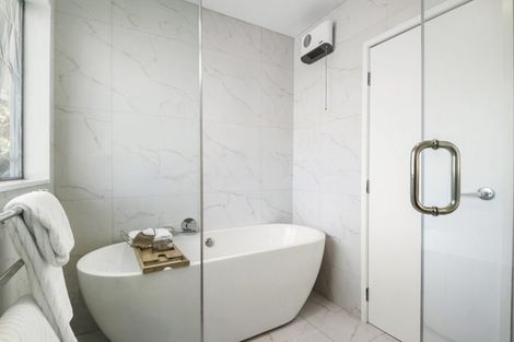 Photo of property in 19 Aberdeen Road, Castor Bay, Auckland, 0620