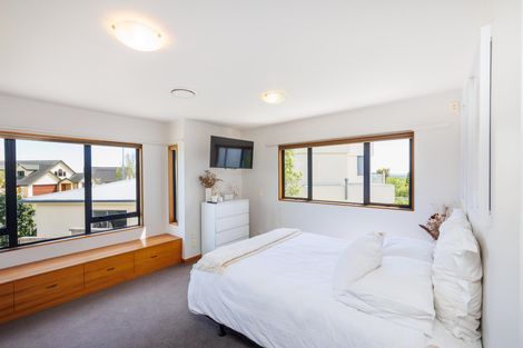 Photo of property in 33 Ruapehu Drive, Fitzherbert, Palmerston North, 4410