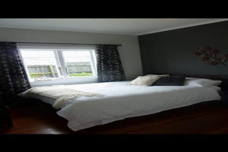 Photo of property in 27 Oxford Street, Fairfield, Hamilton, 3214