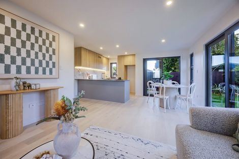 Photo of property in 11 Kaaramuramu Lane, Mangere Bridge, Auckland, 2022