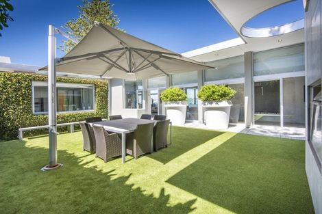 Photo of property in 9 Stanley Point Road, Stanley Point, Auckland, 0624