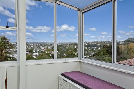 Photo of property in 1/28 Glen Vista Place, Bayview, Auckland, 0629