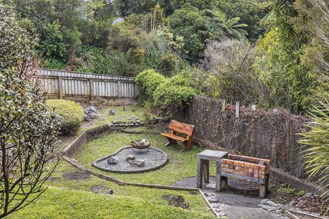 Photo of property in 36 Larsen Crescent, Tawa, Wellington, 5028