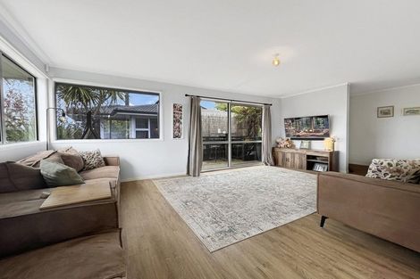 Photo of property in 61 Sunline Avenue, Massey, Auckland, 0614
