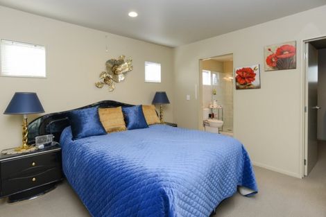 Photo of property in 2 Queens Walk, Taradale, Napier, 4112