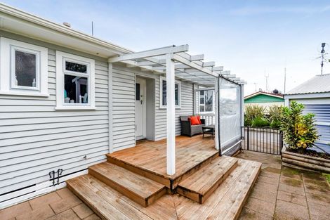 Photo of property in 66 Huatoki Street, Vogeltown, New Plymouth, 4310
