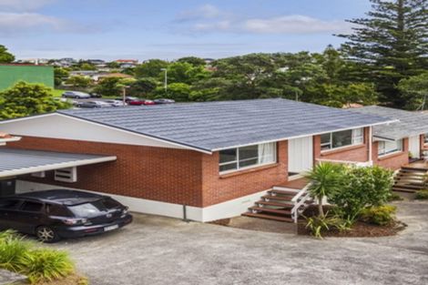 Photo of property in 2/28 Uxbridge Road, Mellons Bay, Auckland, 2014