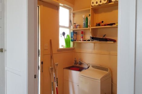 Photo of property in 72 Cook Street, Marfell, New Plymouth, 4310